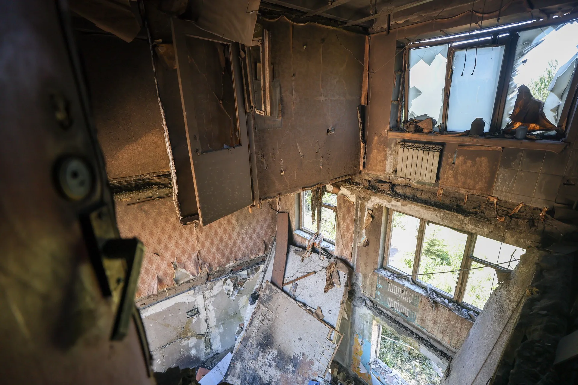 Three people were killed in Horlivka after the collapse of a residential building's stairwell