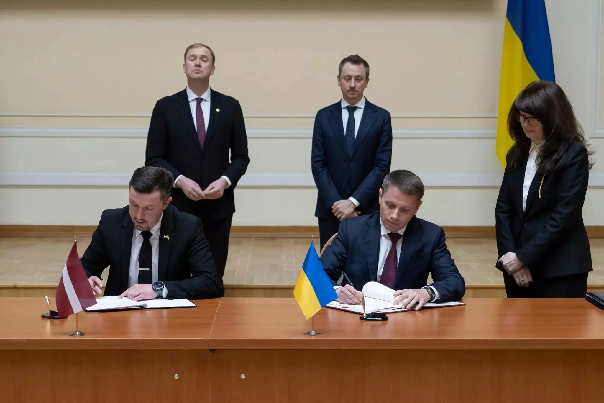 Латвія визнали українські водійські права