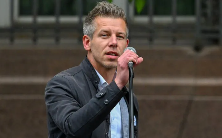 Опозиційна партія "Тиса" збільшує відрив від "Фідес" перед виборами в Угорщині