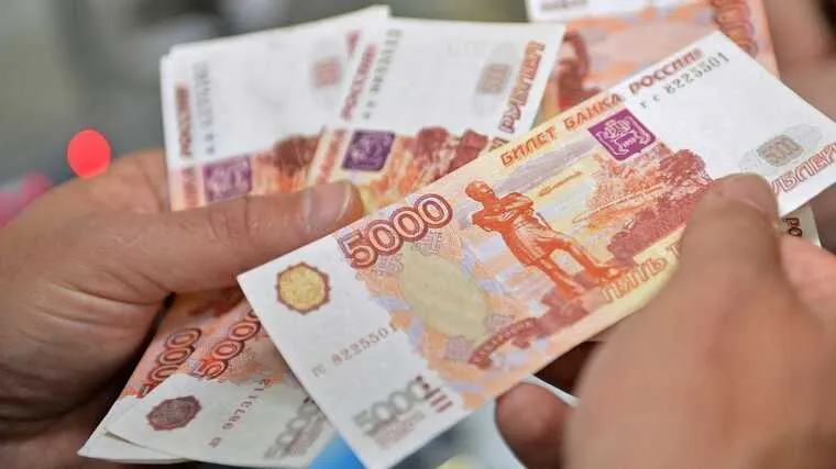 Рубль впав до мінімуму з квітня через ціни на нафту та скорочення експортної виручки