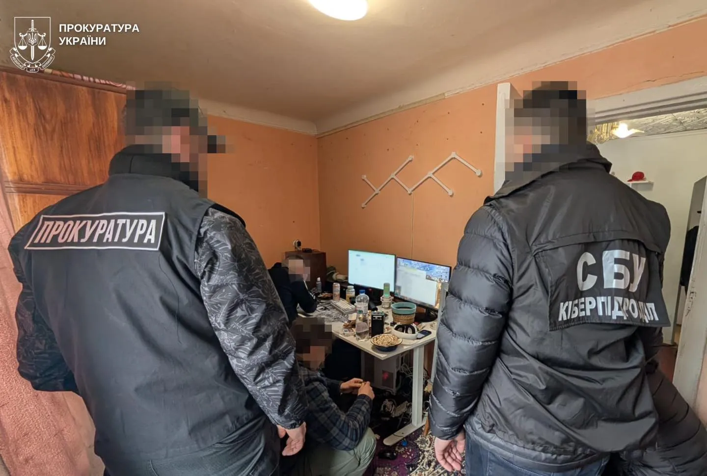 На Львівщині викрили хакерів, які заробляли на Roblox