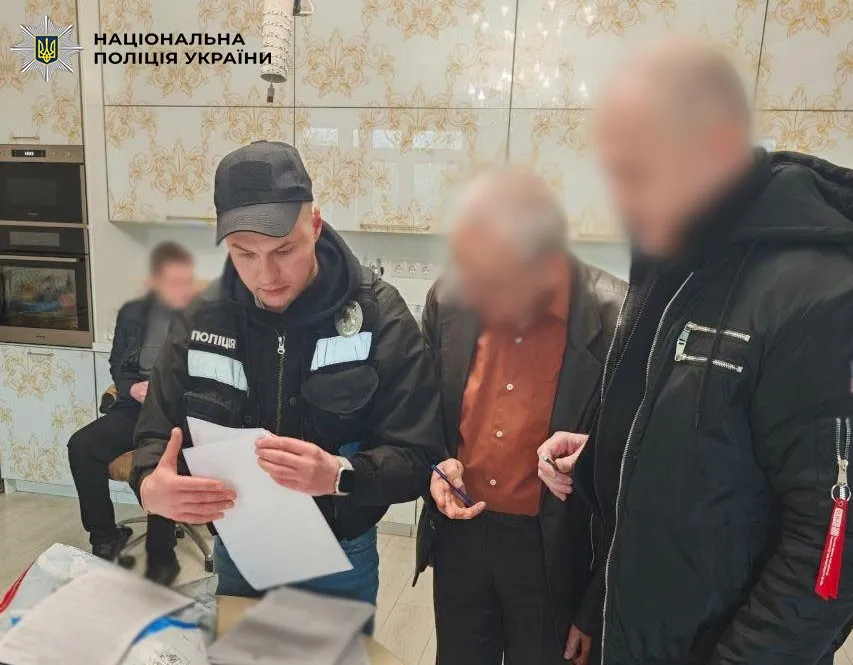 У Києві викрили псевдопрацівника СБУ, який ошукав пенсіонерів на 3 млн грн