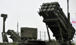 Відео: меморіал радянським військам у Берліні накрили українським прапором