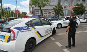 Відео: у Києві атакували офіс Медведчука, був вибух