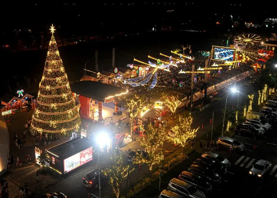 Святковий дух Різдва вже запанував в Індонезії (Фото)