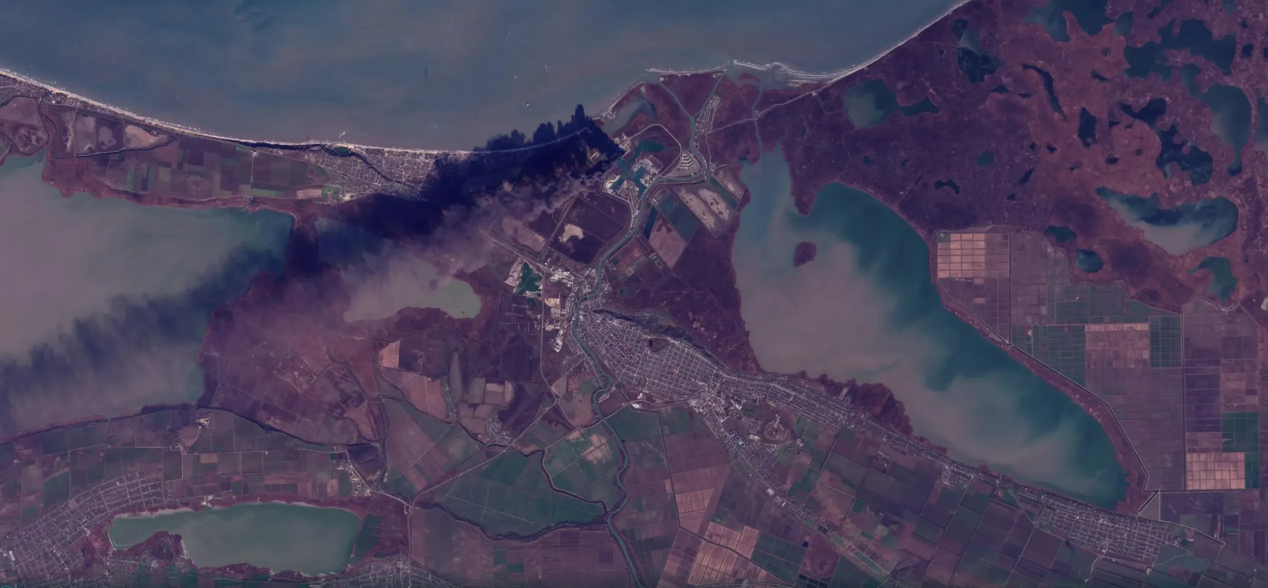 Супутникові знімки показали наслідки удару по порту «Темрюк»