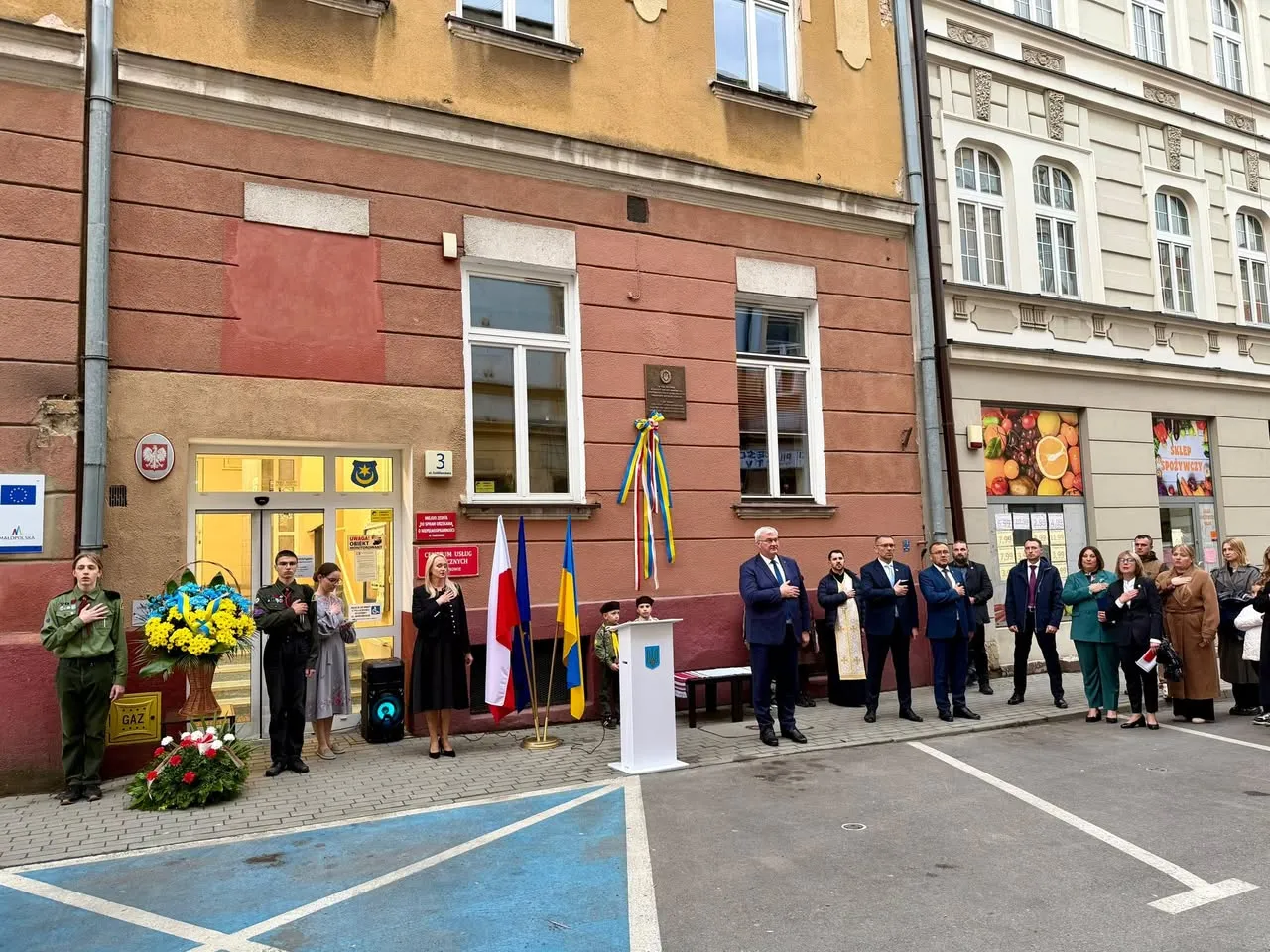 A commemorative plaque has been unveiled in Poland on the building that once housed Symon Petliura's headquarters