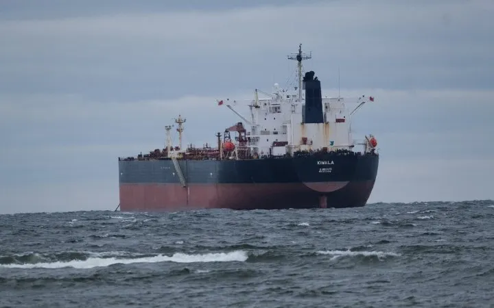 РФ планує збільшити кількість нафтових танкерів під своїм прапором — розвідка