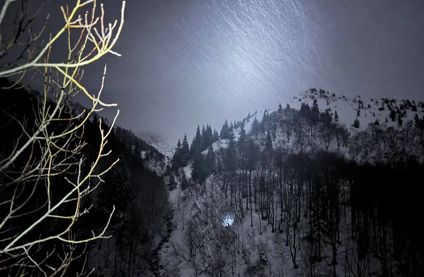 В Карпатах врятували двох сноубордистів