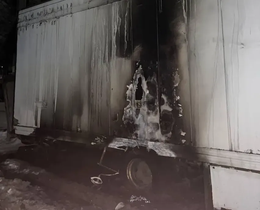 Мешканець Києва підпалив легковик і вантажівку – поліція затримала