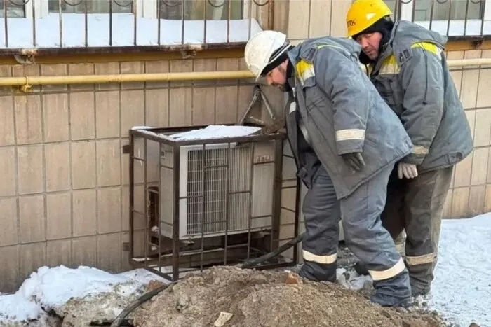 Зеленський оголосив надбавки для тих, хто ремонтує енергосистему