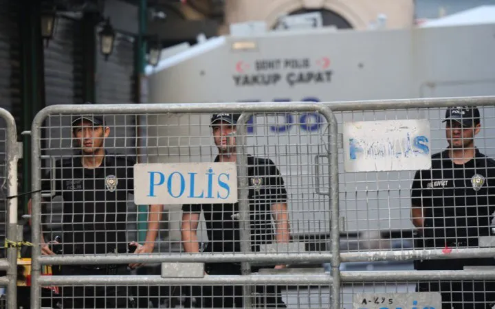 В Туреччині учитель та учні загинули під час стрілянини у школі