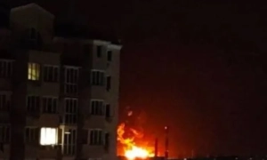 Відео: Дрон влучив у російську військову вантажівку на заправці у Сєверодонецьку