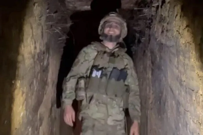 Видео: Игорь Ласточкин танцем в блиндаже завершил сбор средств на пикап для ВСУ