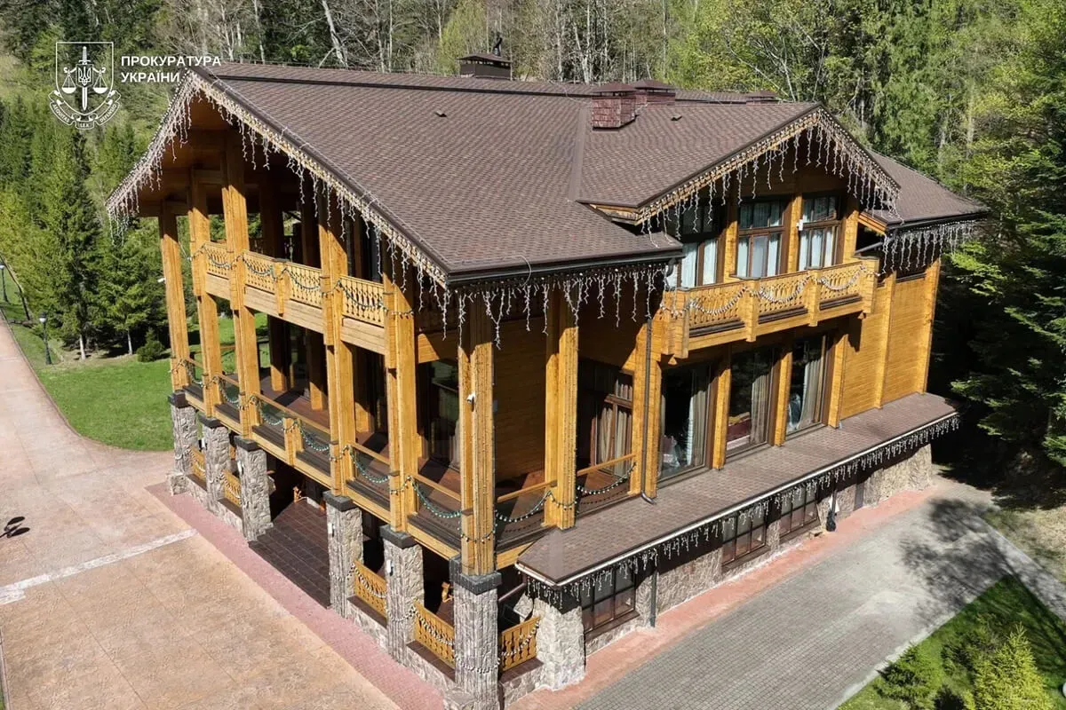 На Закарпатті оголосили підозри у справі резиденції Медведчука