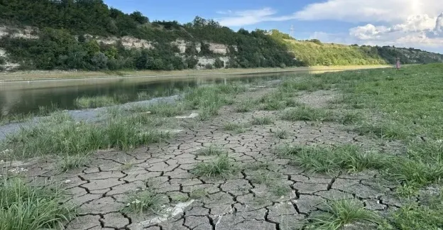 Дністер міліє біля Хотина, місто рятують від проблем із водою