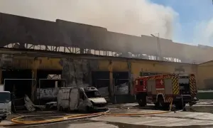 Російський дрон влучив у багатоповерхівку в Харкові