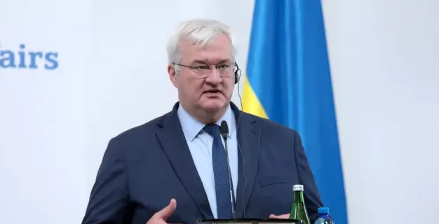 Сибіга розкритикував зняття санкцій з Усманова та Фрідмана