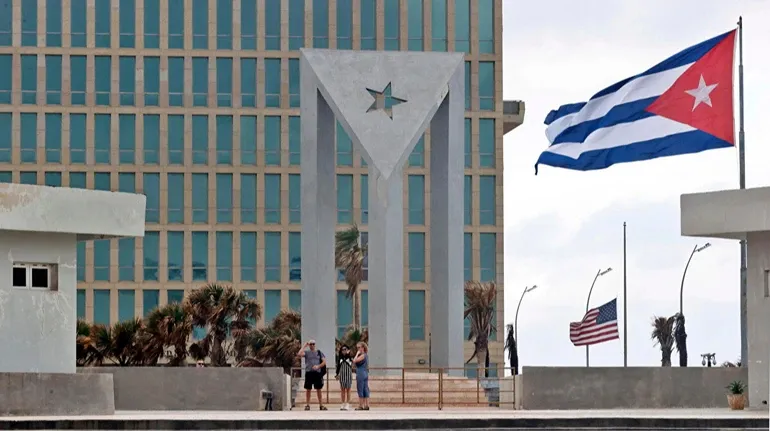 Другий танкер з російською нафтою прямує на острів