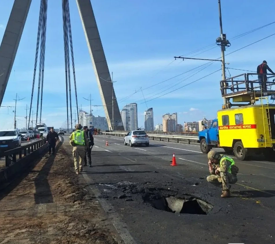 There are casualties in Kyiv from the strike on the North Bridge