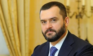 Фото: у центрі Одеси будинок обвалився на автомобілі