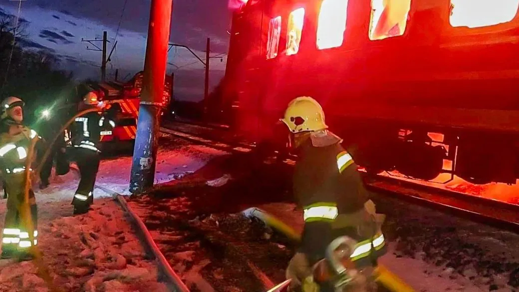 Російська атака пасажирського поїзду на Харківщині, число жертв зростає