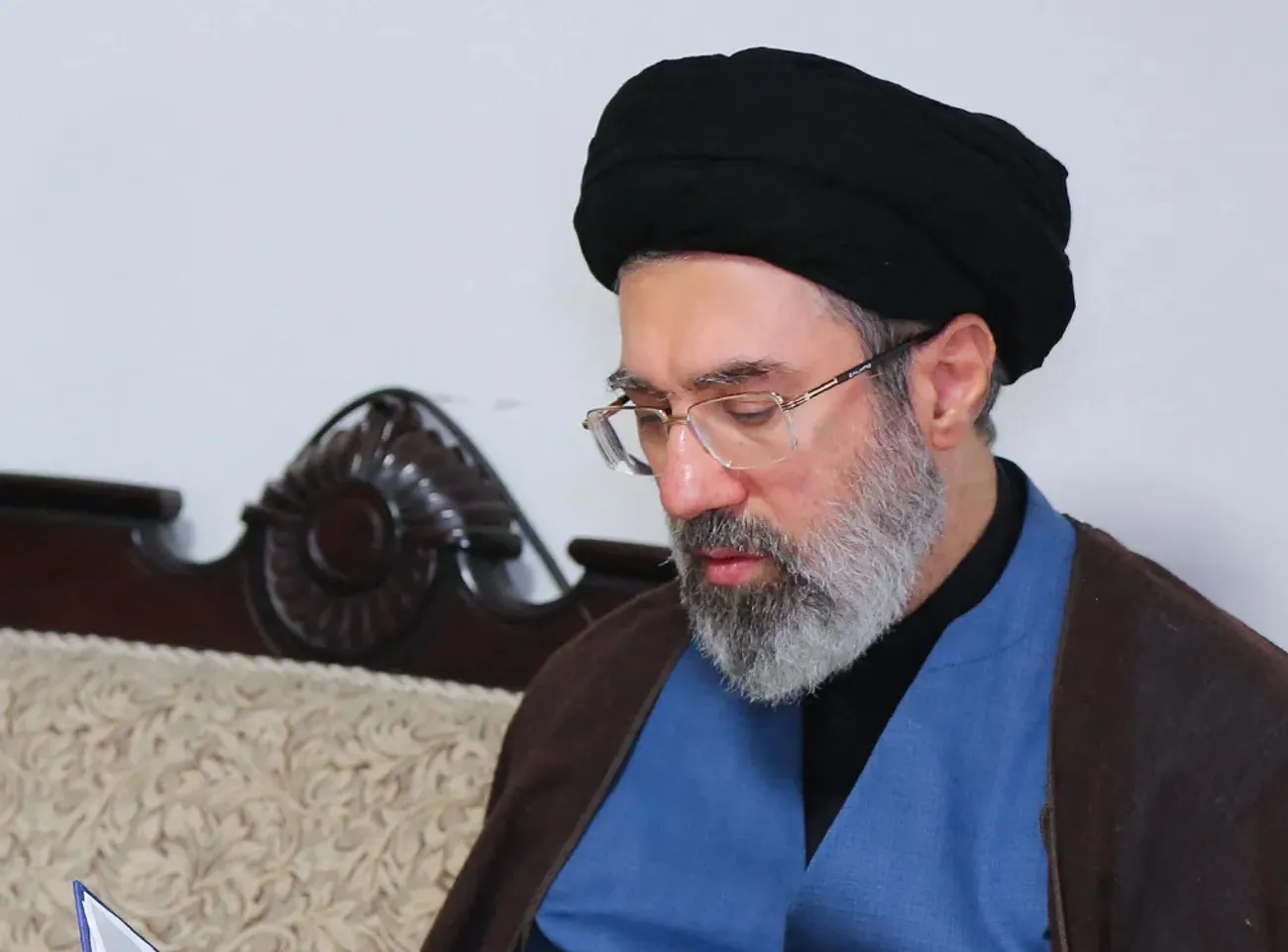 Син та ймовірний наступник Алі Хаменеї поранений внаслідок авіаудару