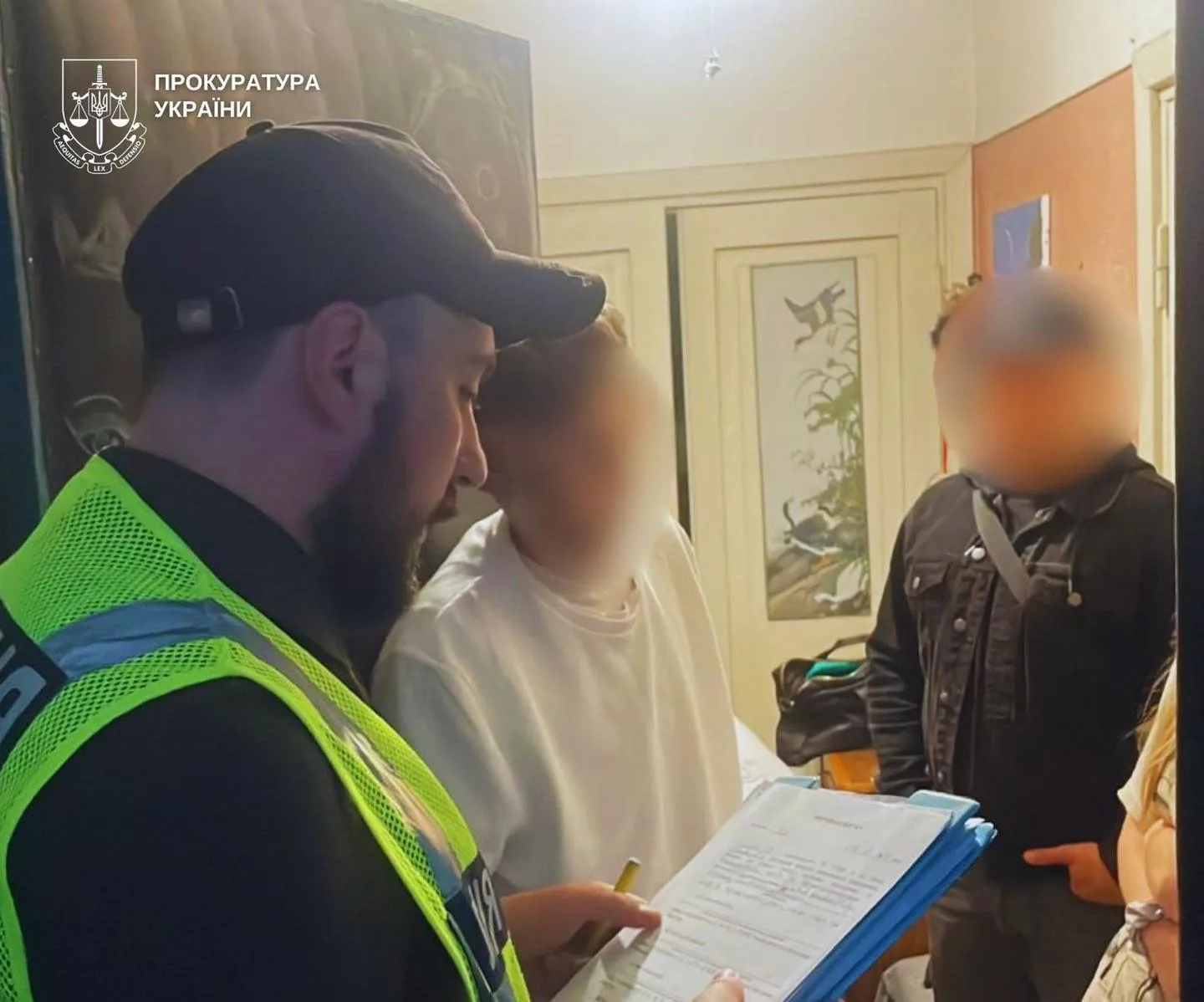 В Киеве мужчину подозревают в мошенничестве со средствами дочери погибшего военнослужащего