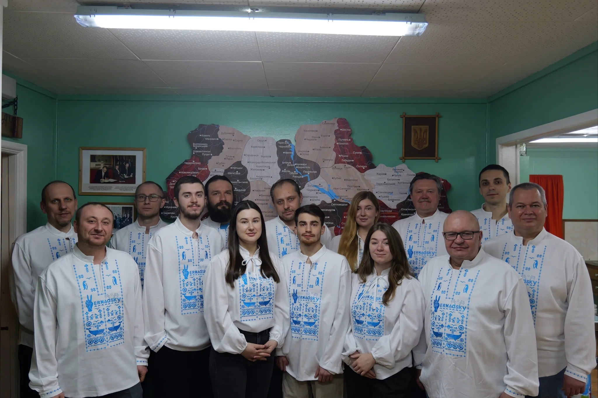 Українські полярники показали вишиванки з пінгвінами і китами – фото