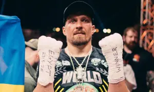 Усик назвал имя боксера, с которым встретится в случае отказа Фьюри