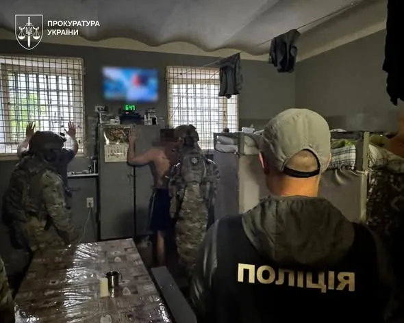 A scheme involving the extortion of 30,000–50,000 hryvnias was uncovered at the Khmelnytskyi Detention Center