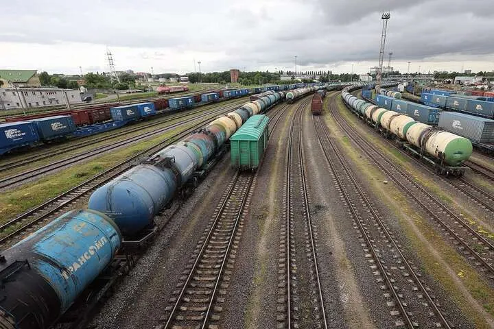 Литовська залізниця припиняє транзит нафтопродуктів до Калінінграда через санкції США та Британії Литовська залізниця припиняє транзит нафтопродуктів до Калінінграда через санкції США та Британії