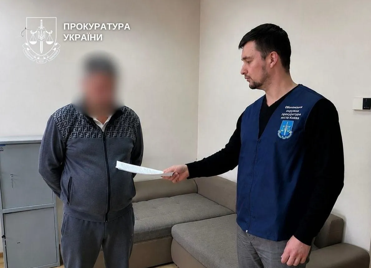 Житель Киева устраивал на работу дворника за взятку в размере 4000 долларов