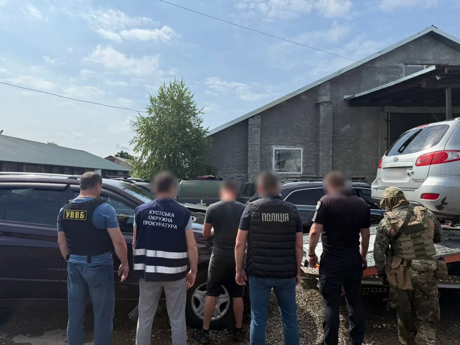 В Закарпатье раскрыли схему продажи автомобилей, ввезенных под видом гуманитарной помощи