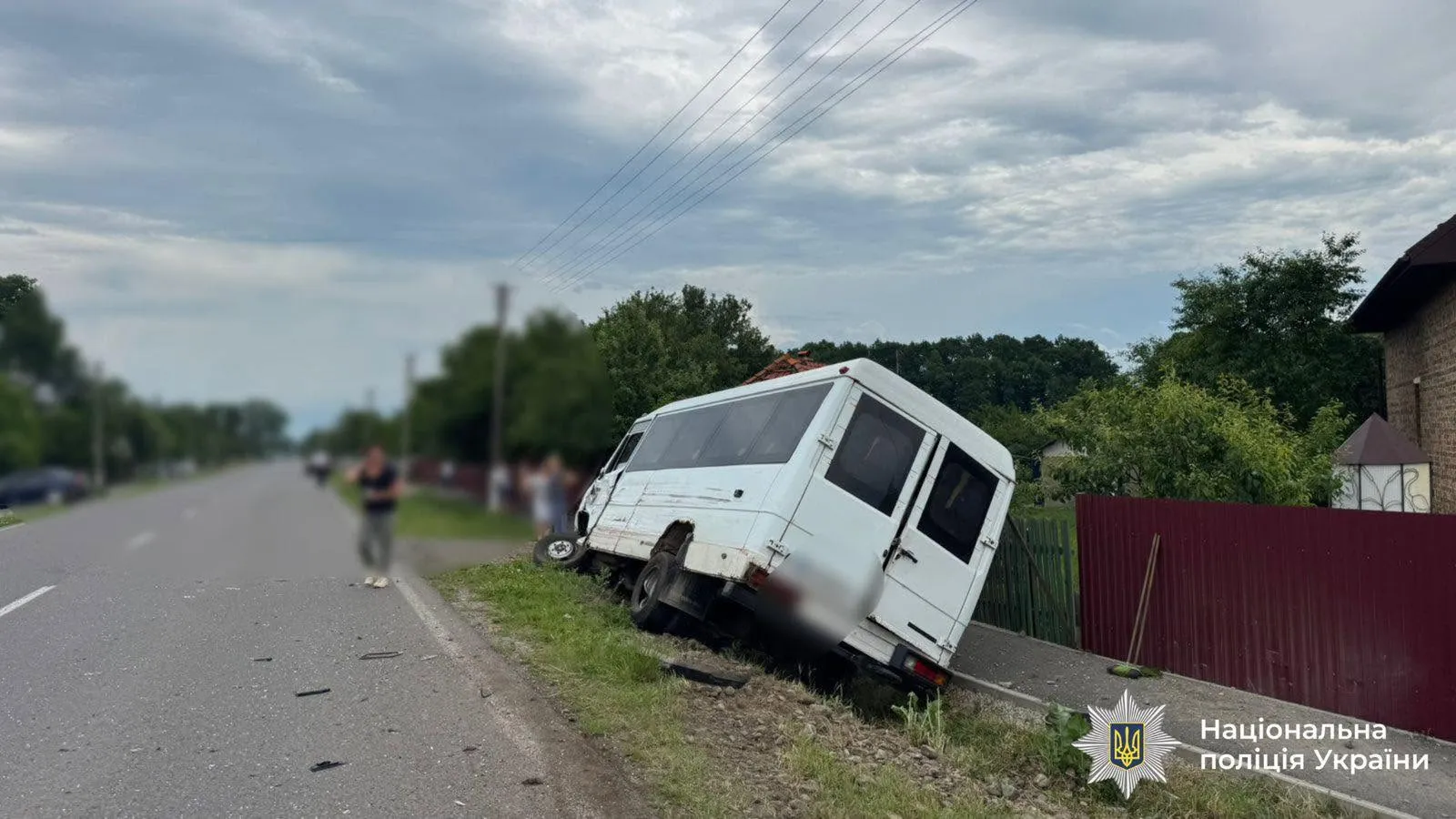 На Прикарпатті зіткнулися легковик і маршрутка, серед постраждалих є дитина
