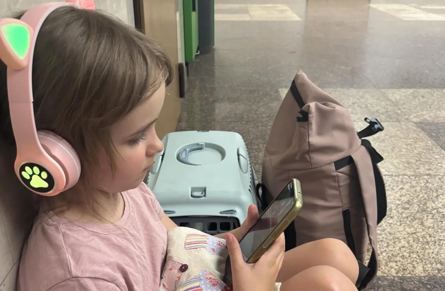 Video: A 7-year-old girl celebrated her birthday in the Kyiv Metro during a Russian attack