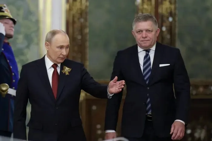 Словакия по договоренности с Путиным направила военных офицеров в Москву
