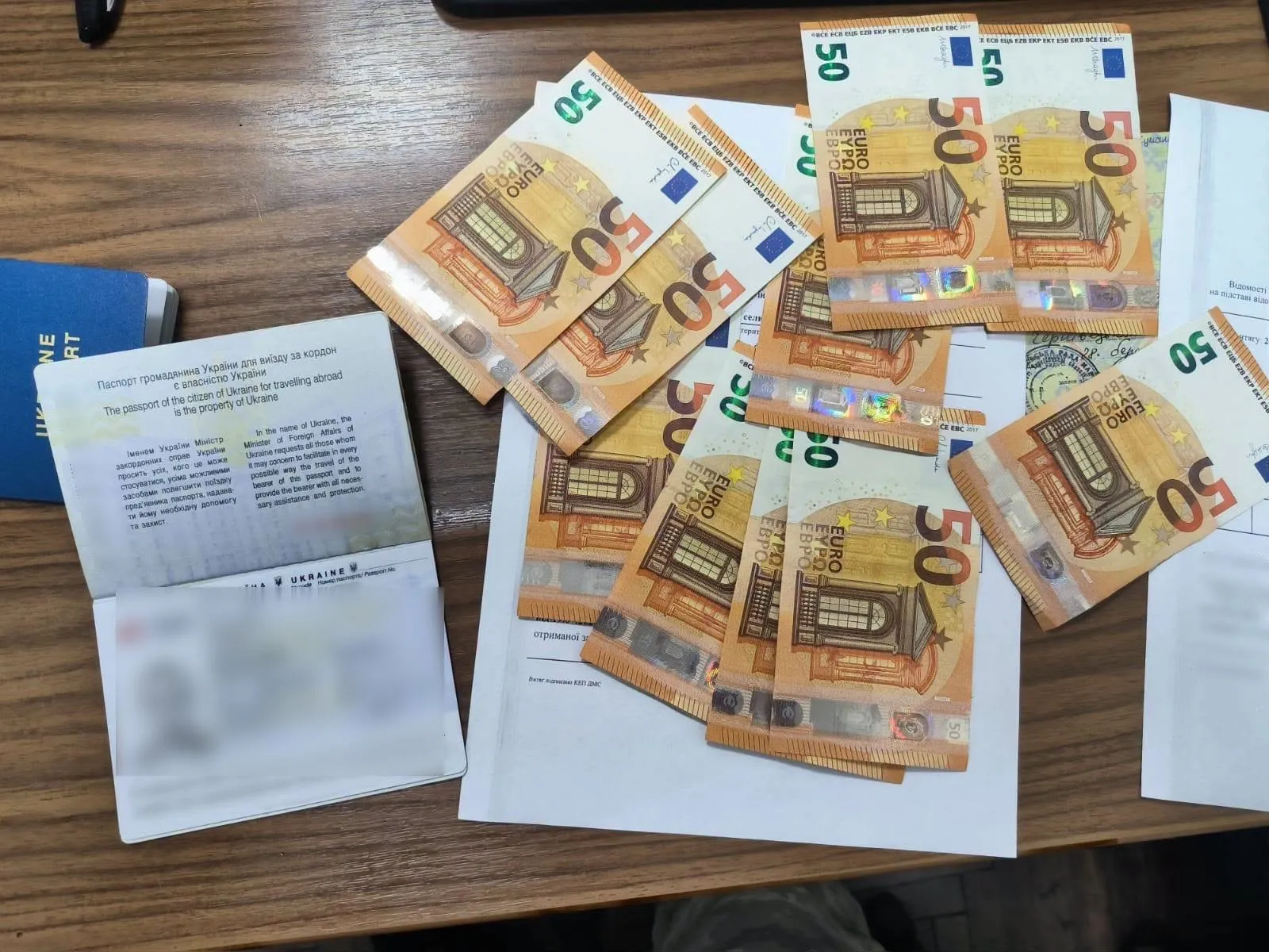 В Закарпатье трое мужчин пытались подкупить пограничников, чтобы выехать за границу
