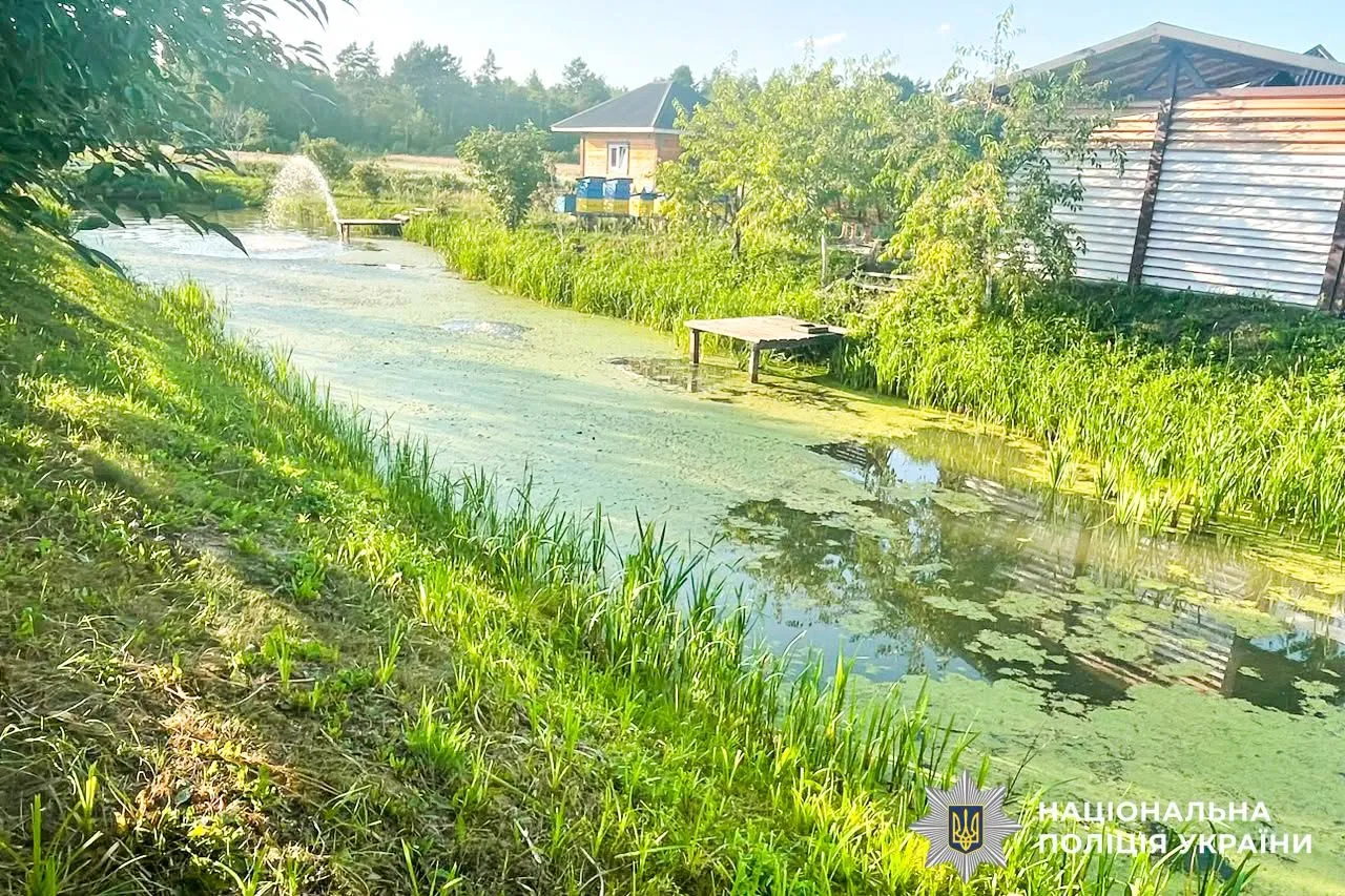 В Ровенской области в искусственном водоеме утонул двухлетний мальчик