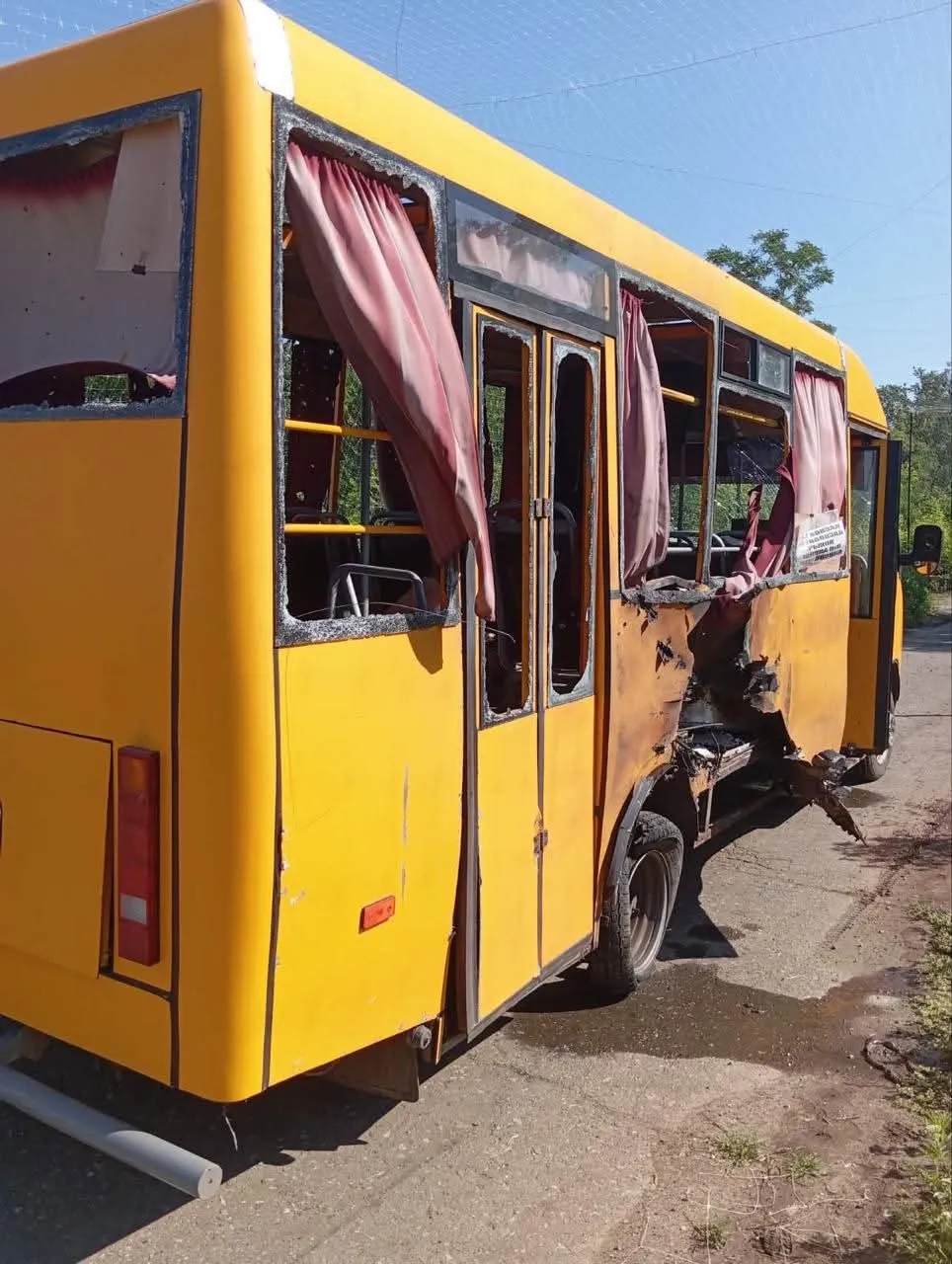 Россия обстреляла пассажирский автобус в Славянске
