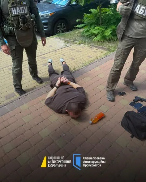 Повідомлено про підозру шахраю, який вимагав $1 млн за уникнення екстрадиції до РФ