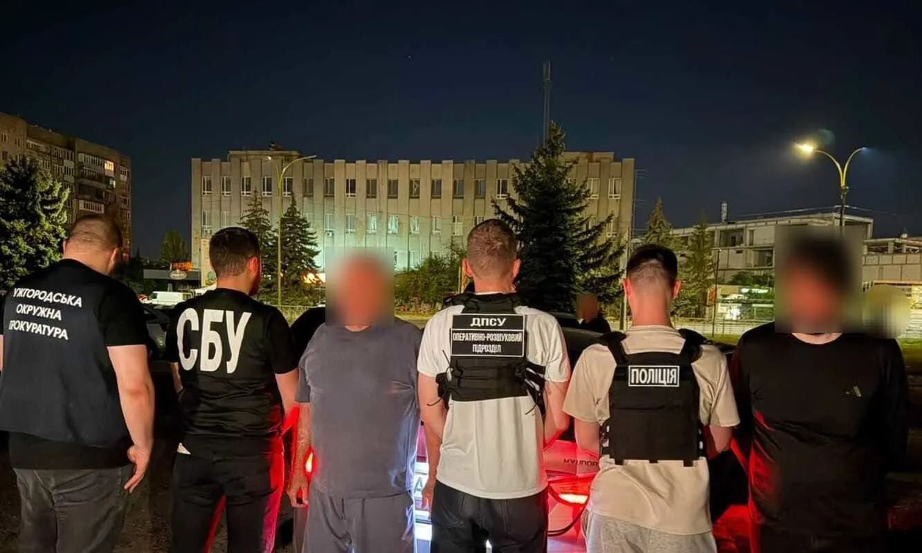 На Закарпатті затримали переправників, які брали по $10 тисяч за перетин кордону