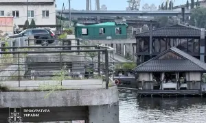 На Оболони начали реставрировать «Сталинское метро»