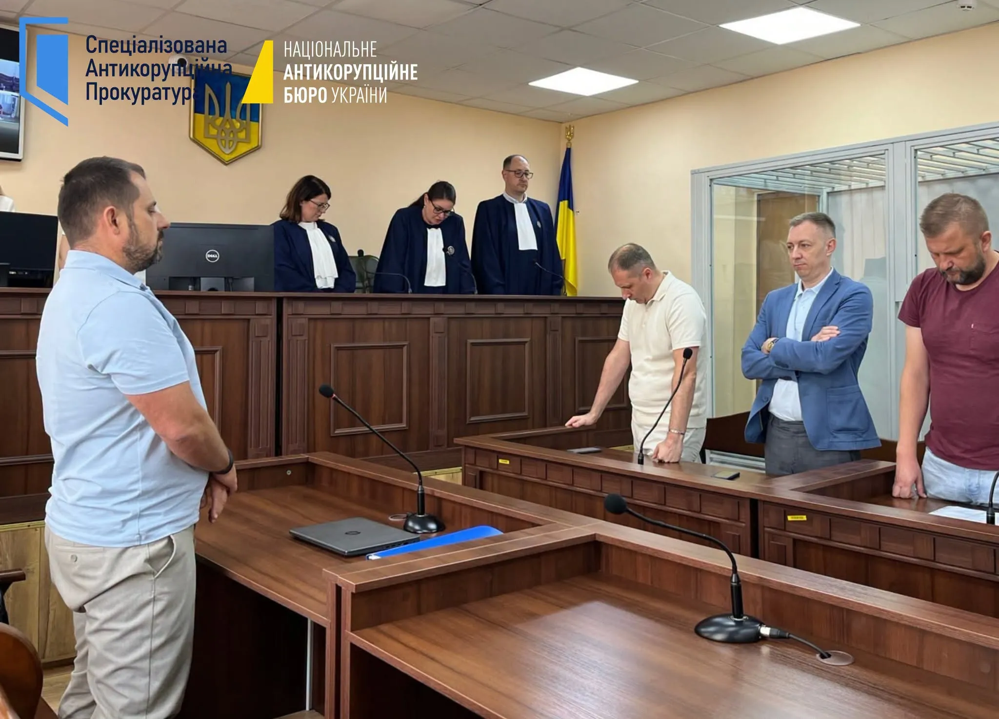 Бывший прокурор получил 6,5 лет за взятку в размере 100 тысяч долларов