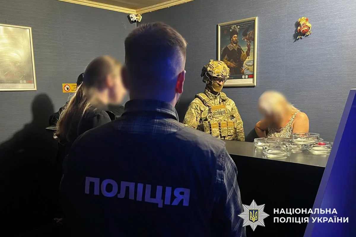 Видео: 63-летняя женщина устроила подпольное казино в подвале многоэтажного дома