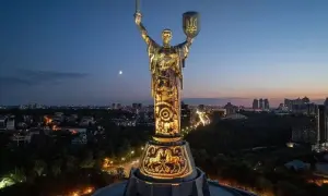 Видео: в Киеве на Лесном массиве сгорел ресторан