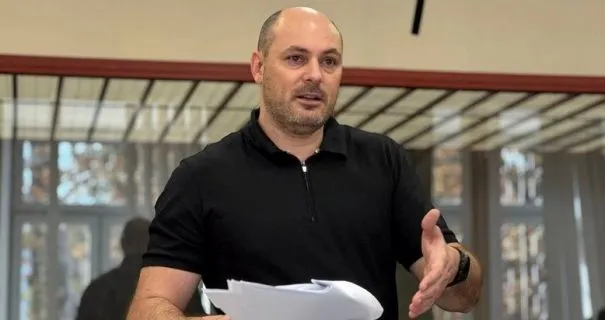 Шабунін опублікував фото камери НАБУ, де тримали детектива Магамедрасулова