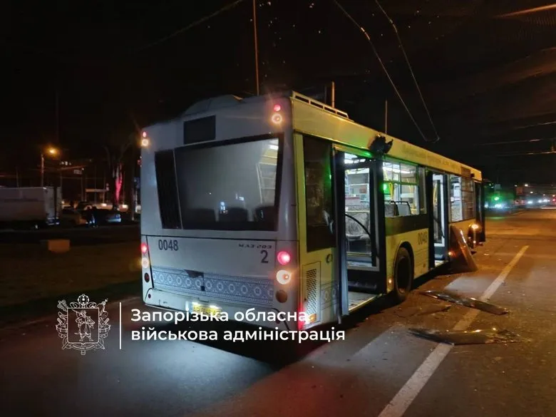 В Запорожье дрон атаковал муниципальный автобус — есть пострадавший