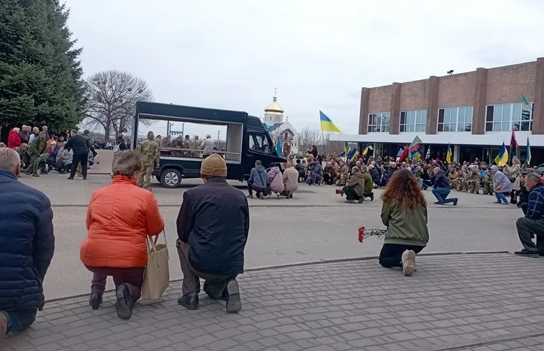 На Черкащині попрощалися з ветераном Русіновим, який загинув у перестрілці з поліцейськими
