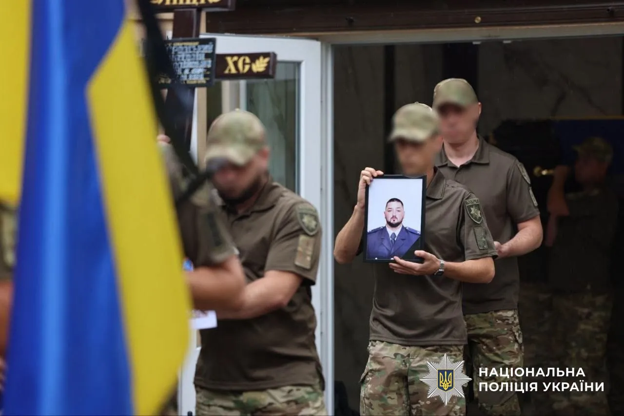 В Херсоне простились с погибшим полицейским Анатолием Загродским